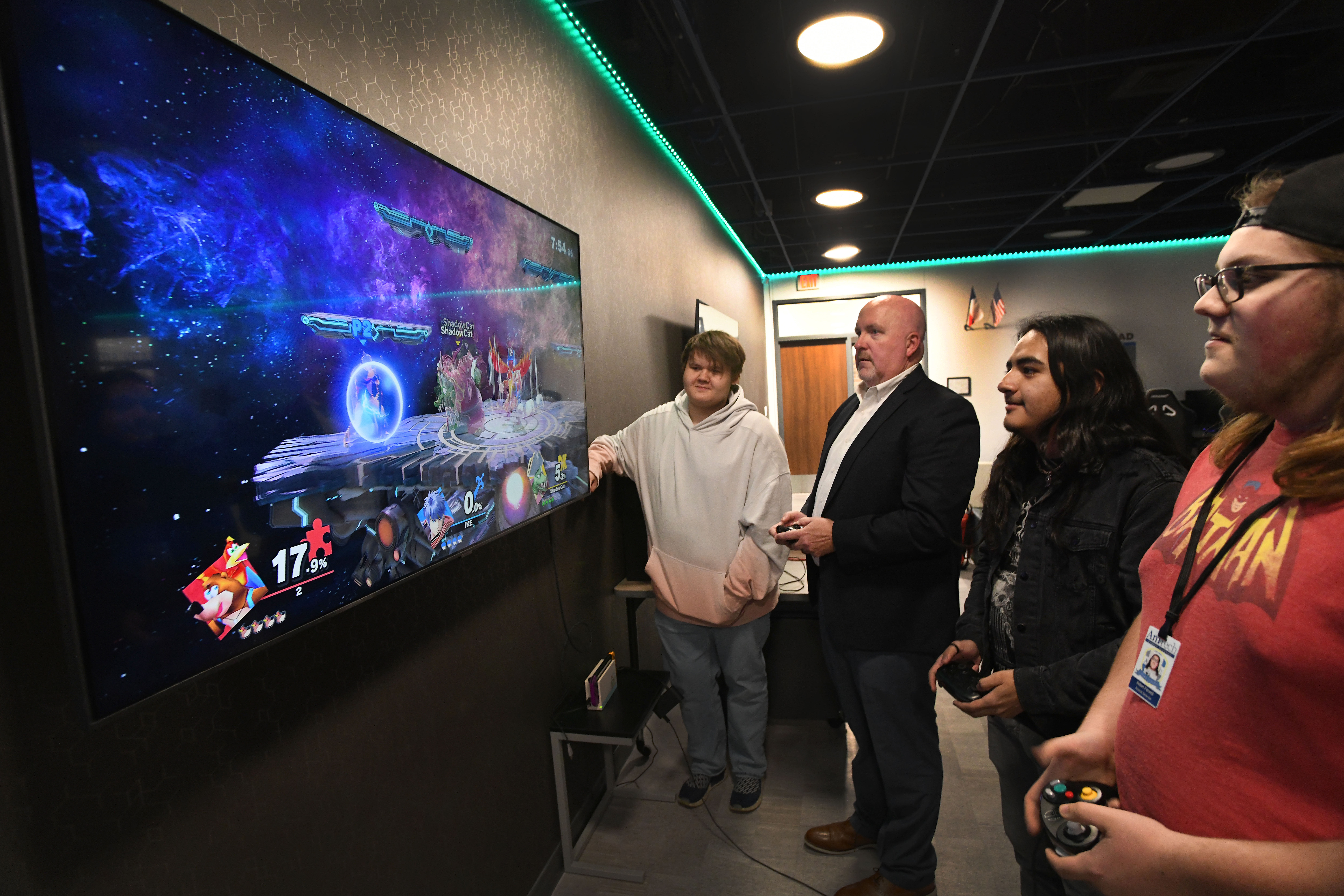 Kenny Steward, Pantex Deputy Site Manager, learned a bit about ESports from students